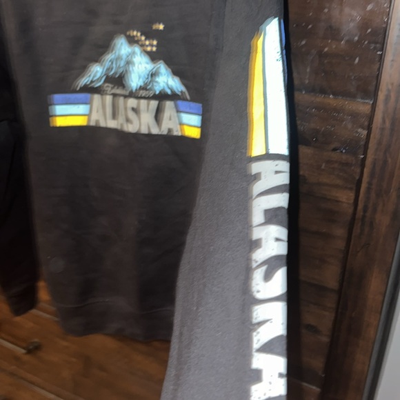 Souvenir, Alaska sweatshirt worn only once - Picture 7 of 8